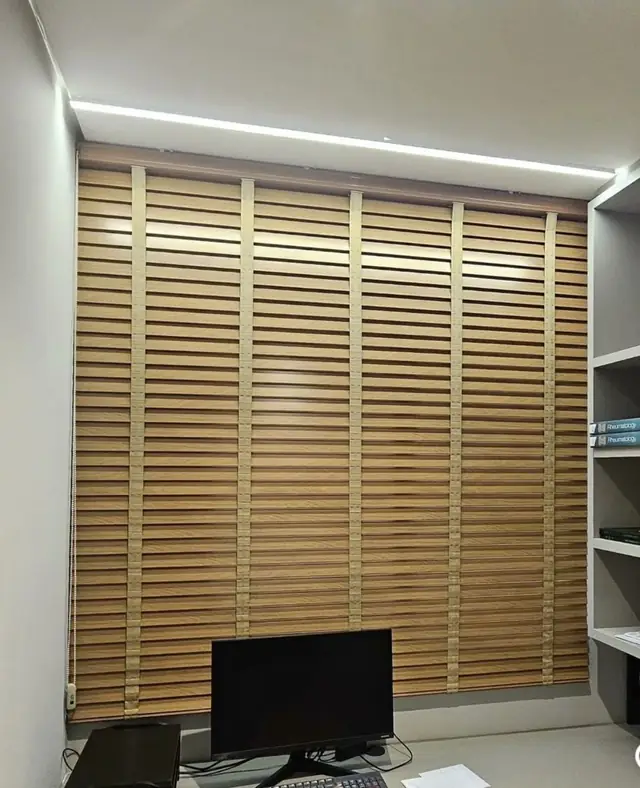 Persiana em Madeira sob medida instalada pela Essency Ambientes em Goiânia, foto 3