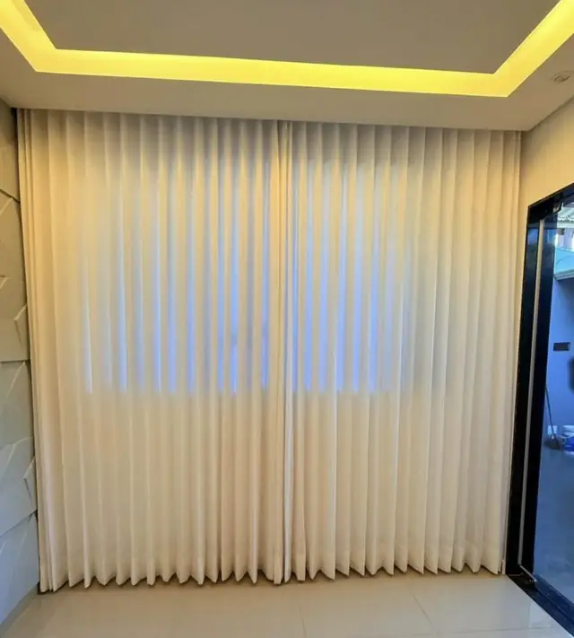 Cortina de Tecido & Voil sob medida instalada pela Essency Ambientes em Goiânia, foto 2